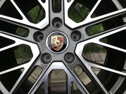 Оригинальные диски R21 на Porsche Panamera (Порш Панамера) за 725 000 тг. в Алматы – фото 4