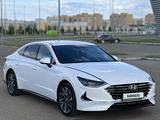 Hyundai Sonata 2023 годаfor14 700 000 тг. в Семей – фото 2