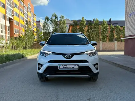 Toyota RAV4 2019 года за 12 300 000 тг. в Актобе