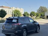 Toyota RAV4 2018 года за 8 300 000 тг. в Актау – фото 4