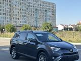 Toyota RAV4 2018 года за 8 300 000 тг. в Актау – фото 3