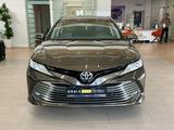 Toyota Camry 2019 года за 14 590 000 тг. в Атырау – фото 2