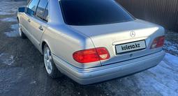 Mercedes-Benz E 430 1998 годаүшін4 750 000 тг. в Актобе – фото 3