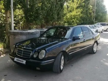 Mercedes-Benz E 280 1996 года за 2 800 000 тг. в Казалинск – фото 2