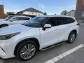 Toyota Highlander 2023 года за 32 300 000 тг. в Актобе