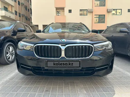 BMW 520 2023 года за 10 000 000 тг. в Аджман – фото 2