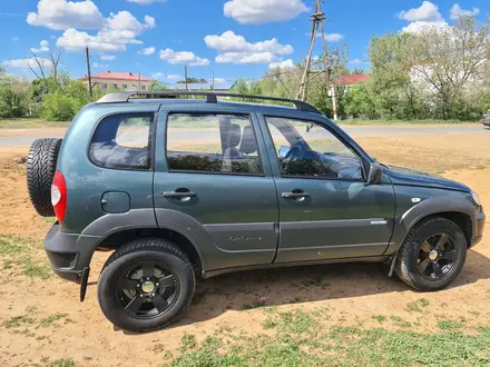 Chevrolet Niva 2015 года за 4 500 000 тг. в Уральск – фото 3