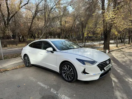 Hyundai Sonata 2020 года за 12 800 000 тг. в Алматы