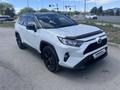 Toyota RAV4 2021 года за 17 000 000 тг. в Актобе