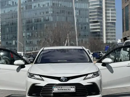 Toyota Camry 2021 года за 17 500 000 тг. в Алматы – фото 4