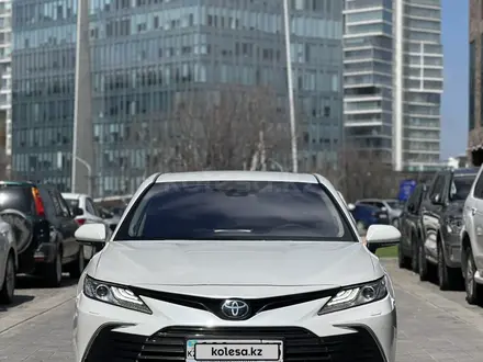 Toyota Camry 2021 года за 17 500 000 тг. в Алматы – фото 6