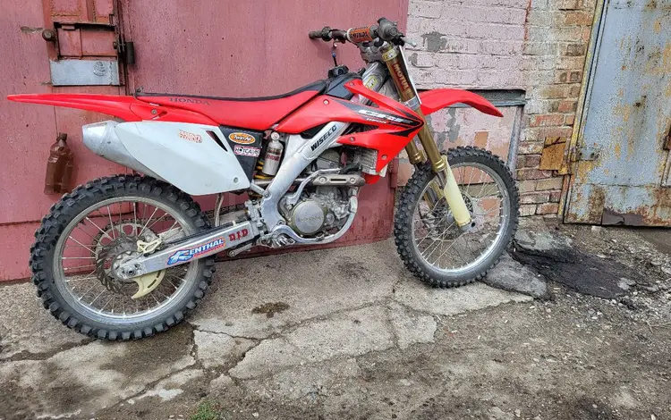 Honda  CRF 250R 2006 годаүшін1 500 000 тг. в Усть-Каменогорск