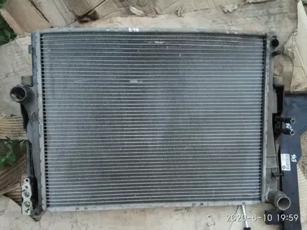 Радиатор охлаждения BMW 318, e46 МКПП за 20 000 тг. в Алматы