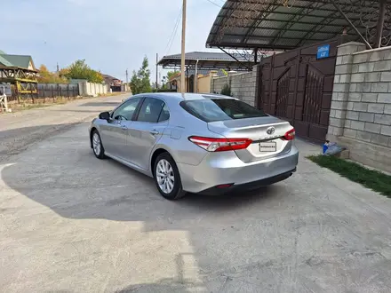 Toyota Camry 2018 года за 13 000 000 тг. в Тараз – фото 3