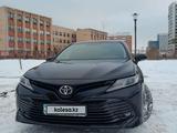 Toyota Camry 2018 года за 13 200 000 тг. в Астана – фото 2