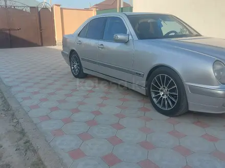 Mercedes-Benz E 240 2000 года за 4 000 000 тг. в Кызылорда – фото 2