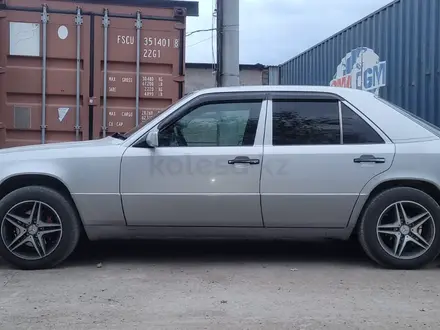 Mercedes-Benz E 280 1993 года за 3 200 000 тг. в Жезказган – фото 3