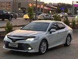 Toyota Camry 2019 года за 15 200 000 тг. в Актобе