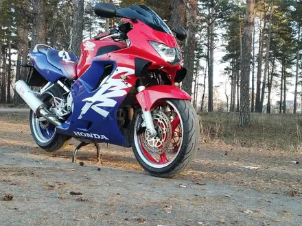 Honda  CBR 600F 1999 года за 2 000 000 тг. в Астана