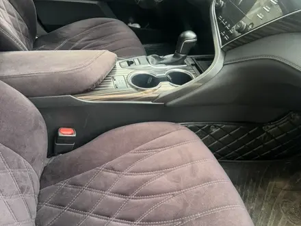 Toyota Camry 2021 года за 15 000 000 тг. в Семей – фото 2