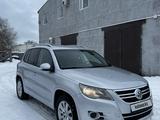 Volkswagen Tiguan 2010 года за 6 500 000 тг. в Актобе – фото 4