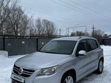 Volkswagen Tiguan 2010 года за 6 500 000 тг. в Актобе – фото 3