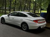 Hyundai Sonata 2020 годаfor11 505 000 тг. в Алматы – фото 4