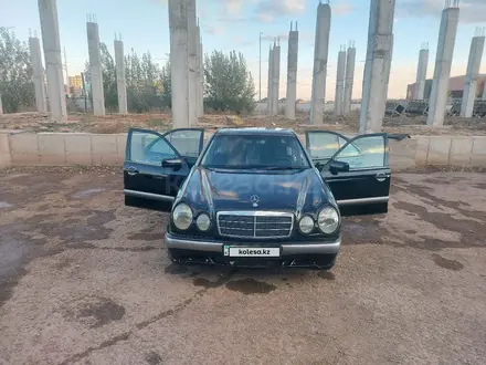 Mercedes-Benz E 280 1998 года за 2 100 000 тг. в Астана – фото 5