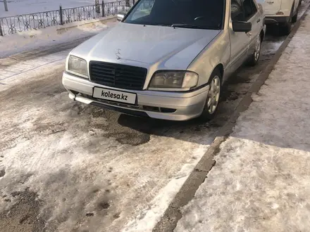 Mercedes-Benz C 220 1993 года за 1 000 000 тг. в Астана