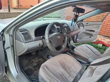 Toyota Camry 2004 года за 5 000 000 тг. в Актобе – фото 4