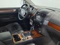 Volkswagen Touareg 2006 года за 3 900 000 тг. в Алматы – фото 22