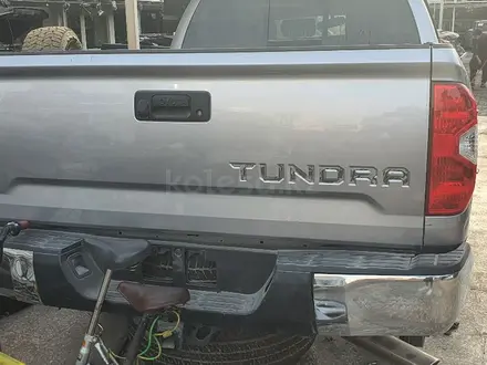 Крышка багажника Toyota Tundra за 200 000 тг. в Алматы