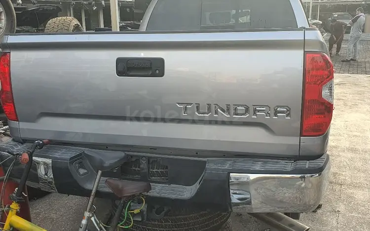 Крышка багажника Toyota Tundra за 200 000 тг. в Алматы