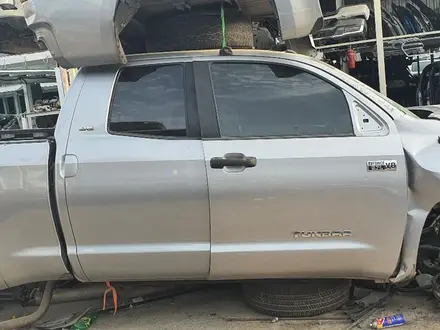 Крышка багажника Toyota Tundra за 200 000 тг. в Алматы – фото 2