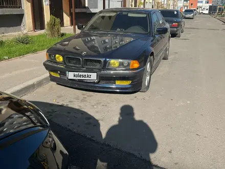 BMW 730 1995 года за 2 300 000 тг. в Алматы