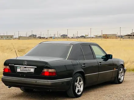 Mercedes-Benz E 200 1994 года за 2 200 000 тг. в Алматы – фото 8