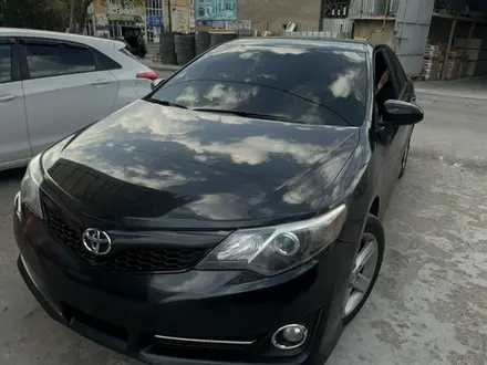 Toyota Camry 2014 года за 8 500 000 тг. в Шымкент – фото 2