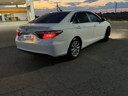 Toyota Camry 2016 года за 6 800 000 тг. в Уральск – фото 3