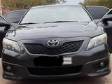 Toyota Camry 2011 года за 7 500 000 тг. в Актобе – фото 4