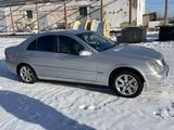 Mercedes-Benz C 200 2001 годаfor3 100 000 тг. в Караганда – фото 4