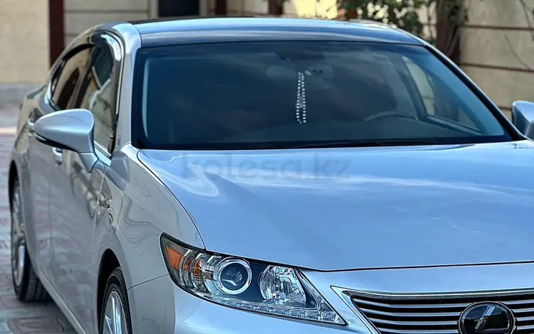 Lexus ES 350 2013 годаfor15 500 000 тг. в Актау