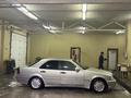 Mercedes-Benz C 180 1998 года за 3 300 000 тг. в Атырау – фото 2