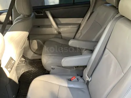 Toyota Highlander 2013 года за 13 500 000 тг. в Актобе – фото 11