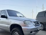 Chevrolet Niva 2004 года за 1 650 000 тг. в Атырау – фото 2