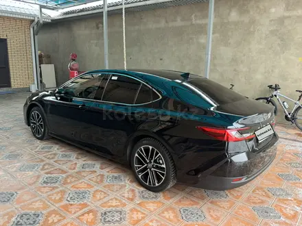 Toyota Camry 2024 года за 25 900 000 тг. в Кызылорда – фото 2