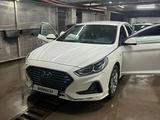 Hyundai Sonata 2017 года за 8 500 000 тг. в Астана