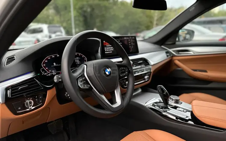 BMW 5 серия 2022 года за 26 000 000 тг. в Алматы