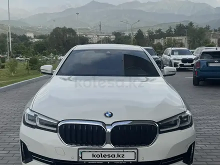 BMW 5 серия 2022 года за 24 300 000 тг. в Алматы