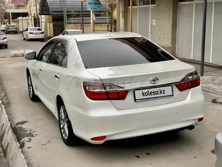 Toyota Camry 2017 года за 15 300 000 тг. в Шымкент – фото 2