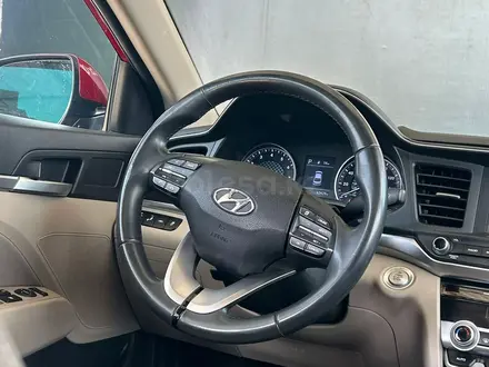 Hyundai Elantra 2018 года за 8 900 000 тг. в Актау – фото 6